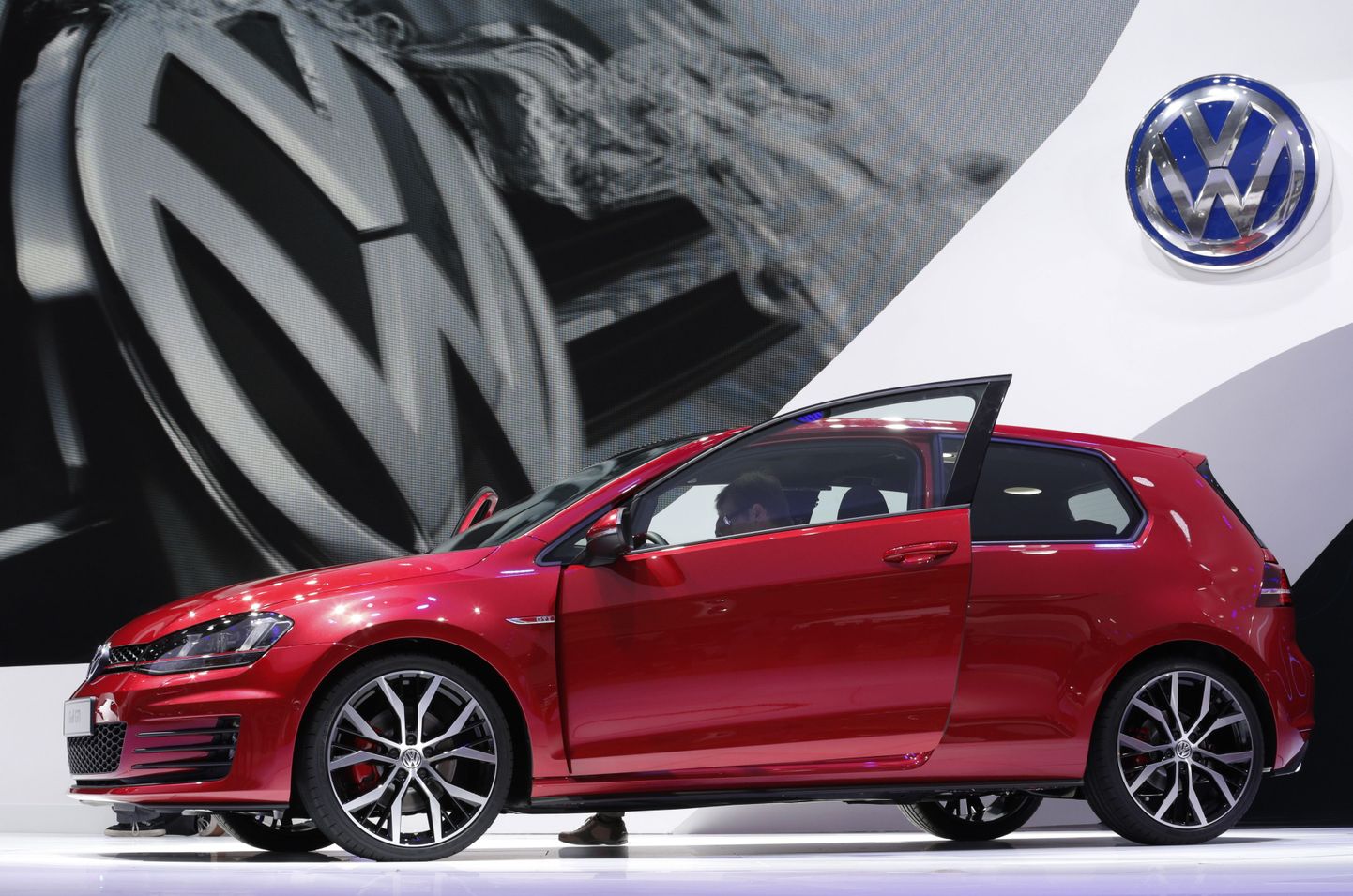 Volkswagen Golf GTI uus mudel Pariisi autonäitusel.