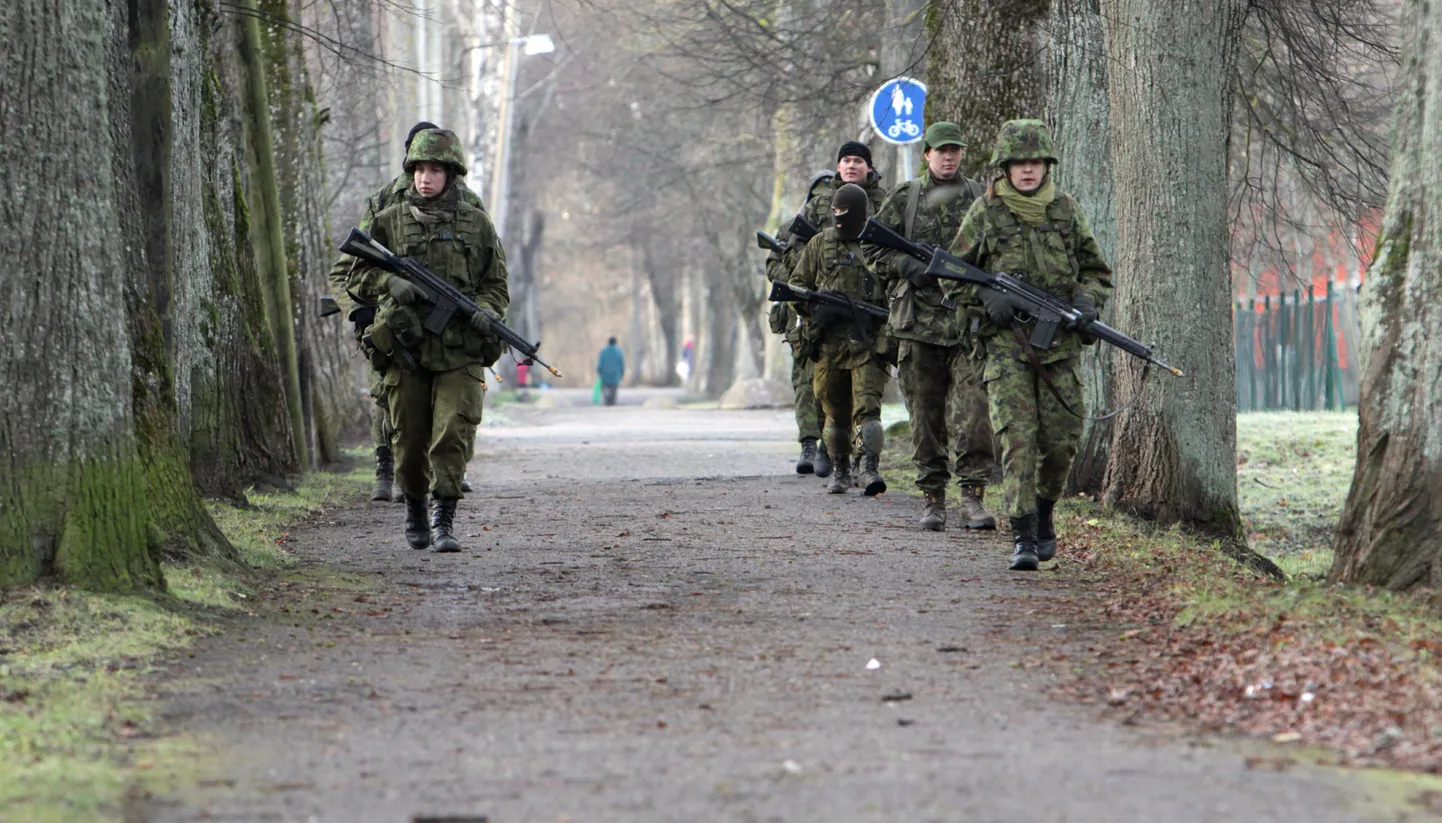 Kaitseliitlased õppusel «Sindi lukku».