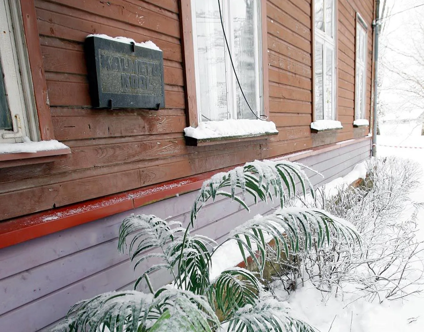 Kalmetu punane koolimaja