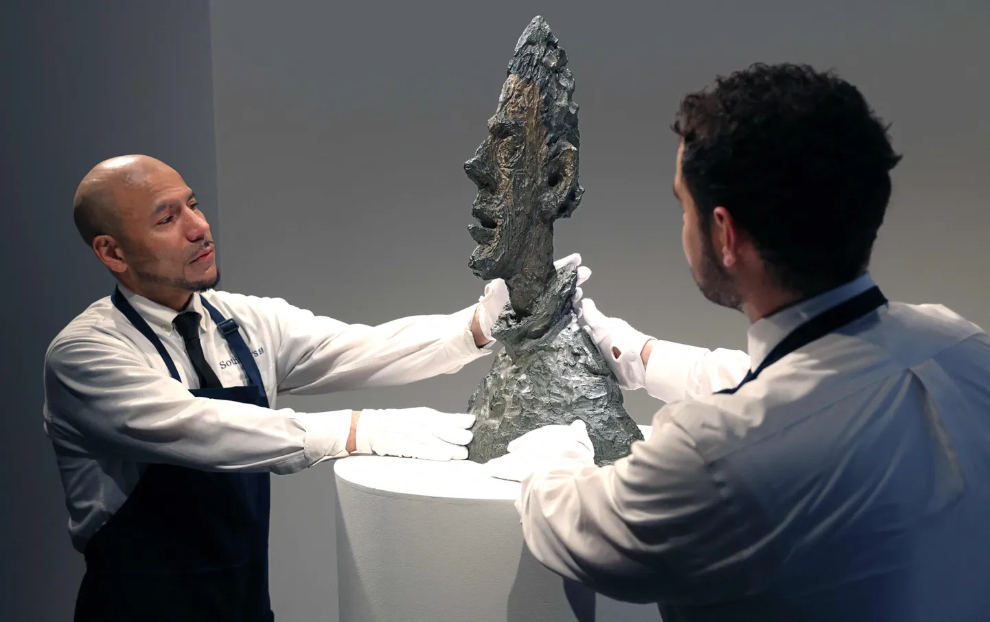 Alberto Giacometti «Grande tête mince», maalitud pronksbüst kunstniku vennast.