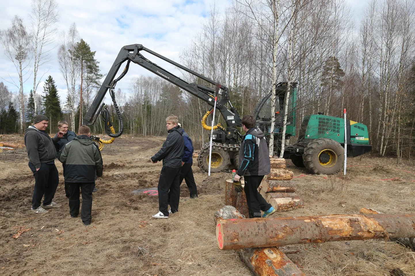 Pildil kutsealavõistlused Luua metsanduskoolis.