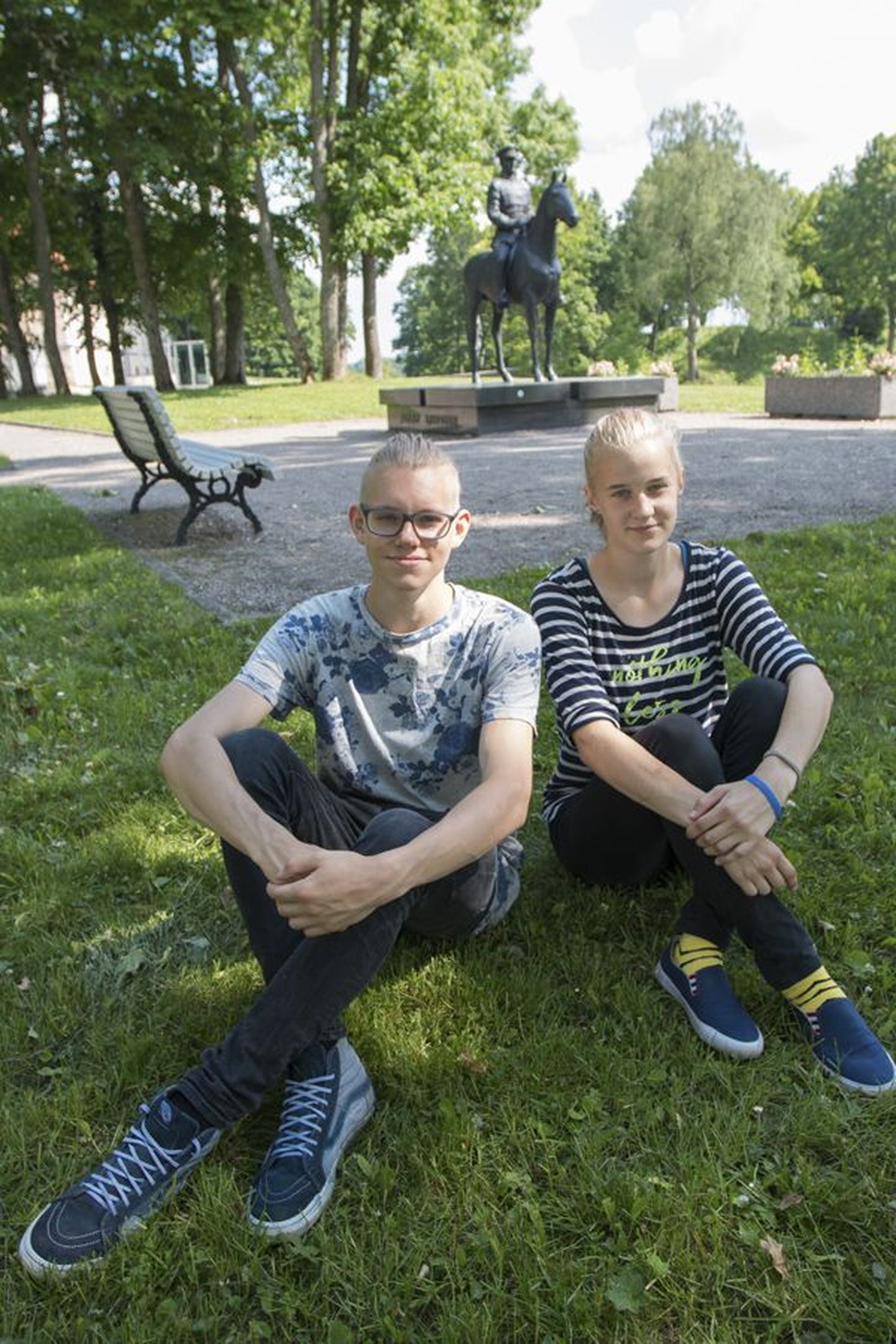 Tänavuse võidutule toovad Viljandimaale 17-aastane noorkotkas Andres Eek ja 15-aastane kodutütar Karolina Pugal, kes mõlemad liitusid Sakala malevaga juba kaheksa-aastaselt.