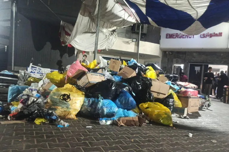 Инспектора ВОЗ обратили внимание на опасно высокий уровень антисанитарии в больнице «Аш-Шифа»