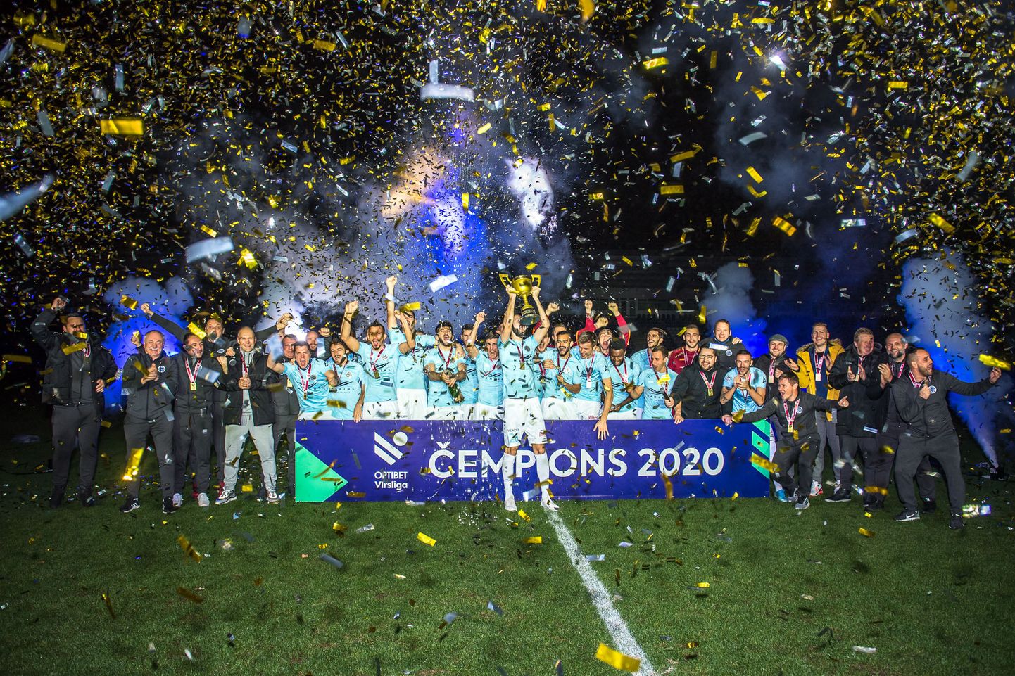 "Riga FC" komanda svin 2020. gada Latvijas futbola virslīgas čempionu titulu