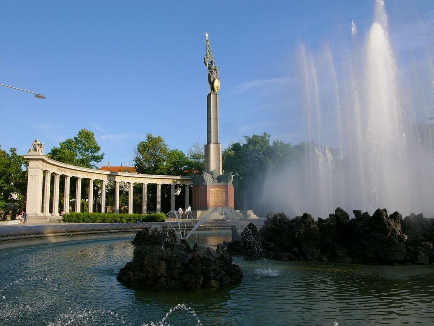 Памятник советским воинам-освободителям в Вене.
