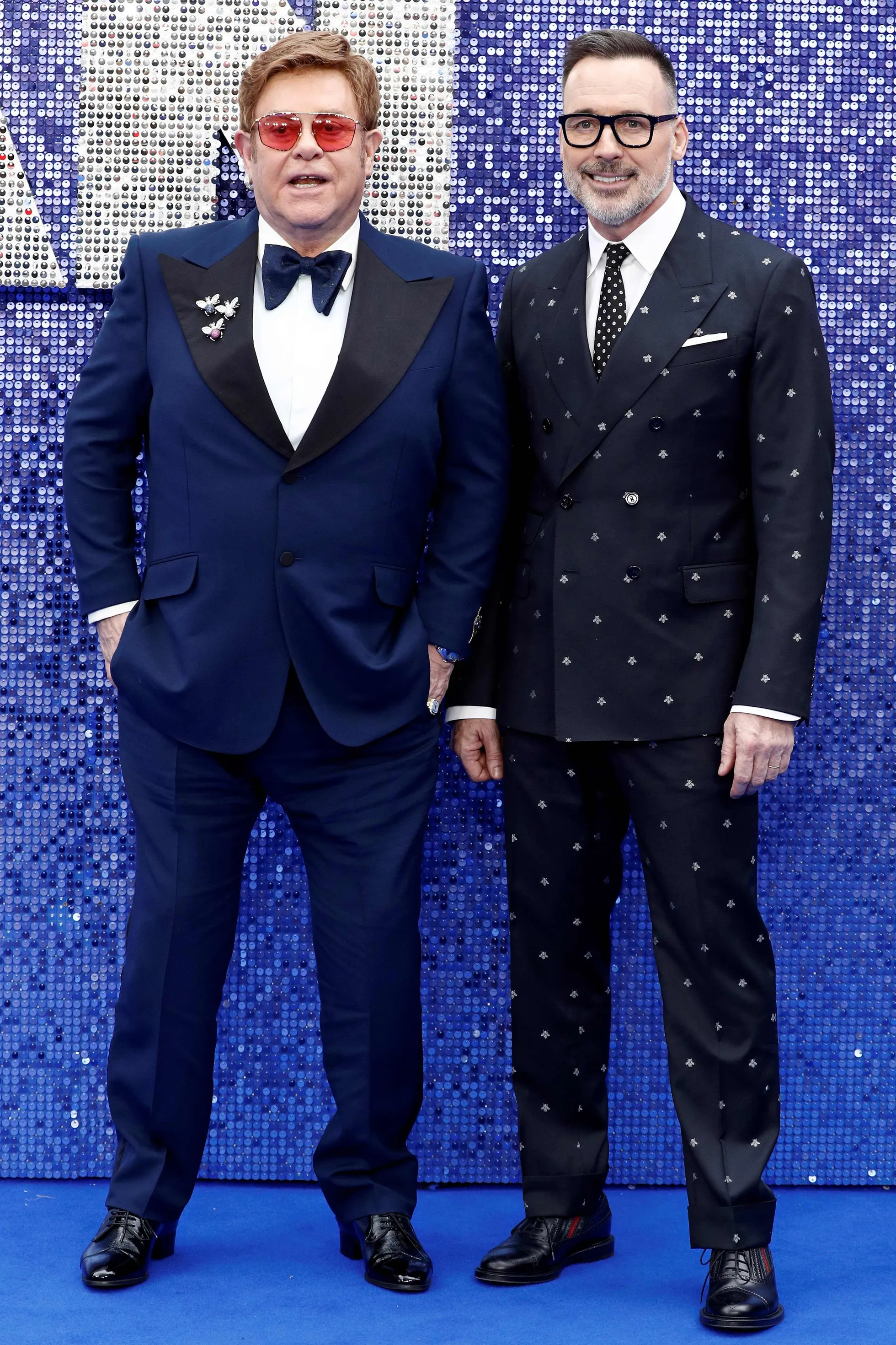 Laulja ja helilooja Elton John koos oma praeguse abikaasa David Furnishiga, 2019. aasta mais. Olgugi, et laulja on näidanud soovi oma eksabikaasat enda praegusesse ellu kaasata, pole Blauel selle vastu huvi tundnud.