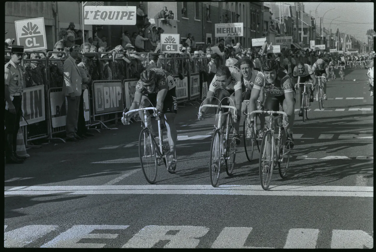 1986. aasta Tour de France'i 3. etapi finiš, kus Robert Dill-Bundi (vasakul) sai kolmanda koha.