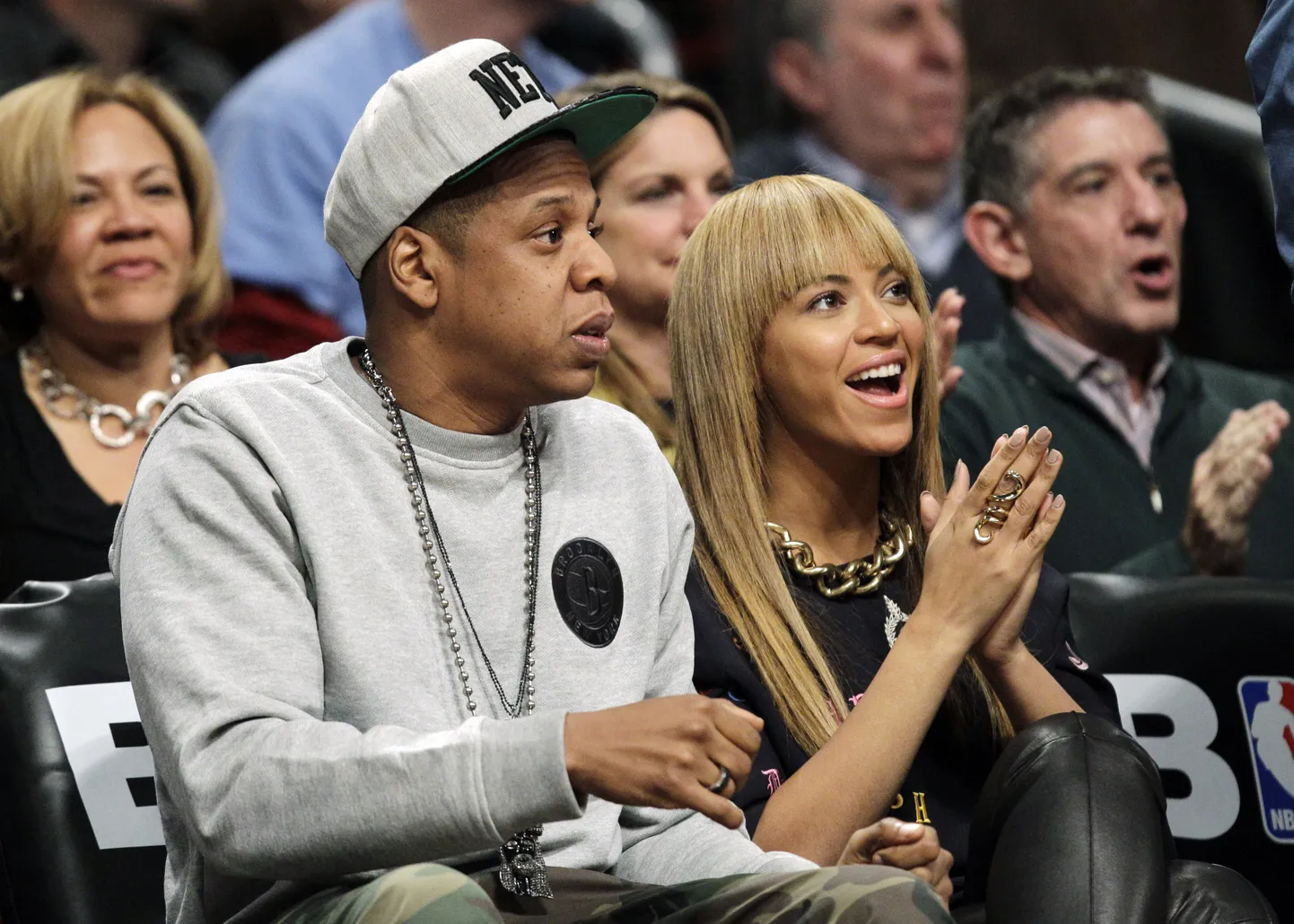 Räppar Jay-Z koos abikaasa Beyonce´ga Brooklyn Netsi mängul.