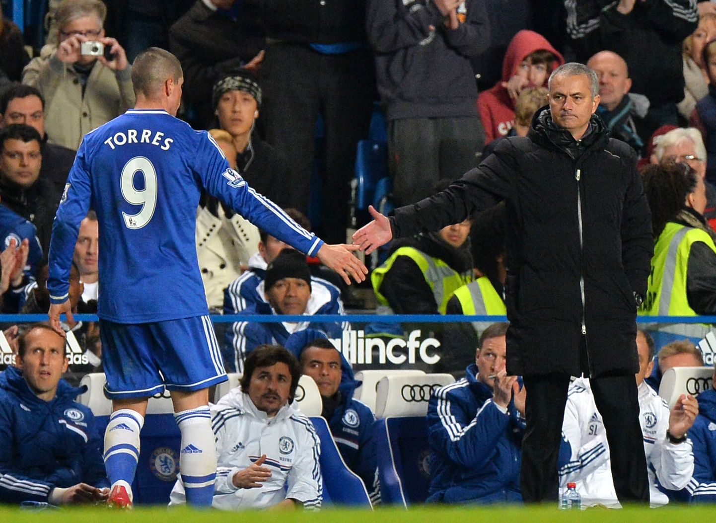 Fernando Torres (vasakul) ja Jose Mourinho.