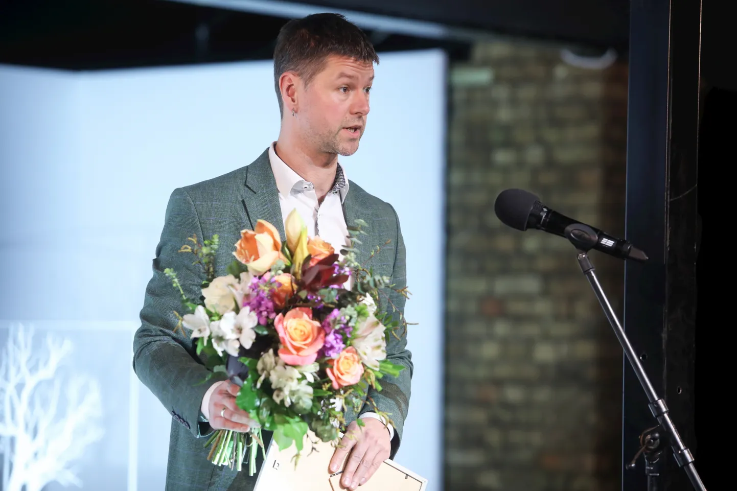 Portāla ''Delfi'' galvenais redaktors Ingus Bērziņš piedalās Purvīša balvas pasniegšanas ceremonijā mākslas centrā "Zuzeum".