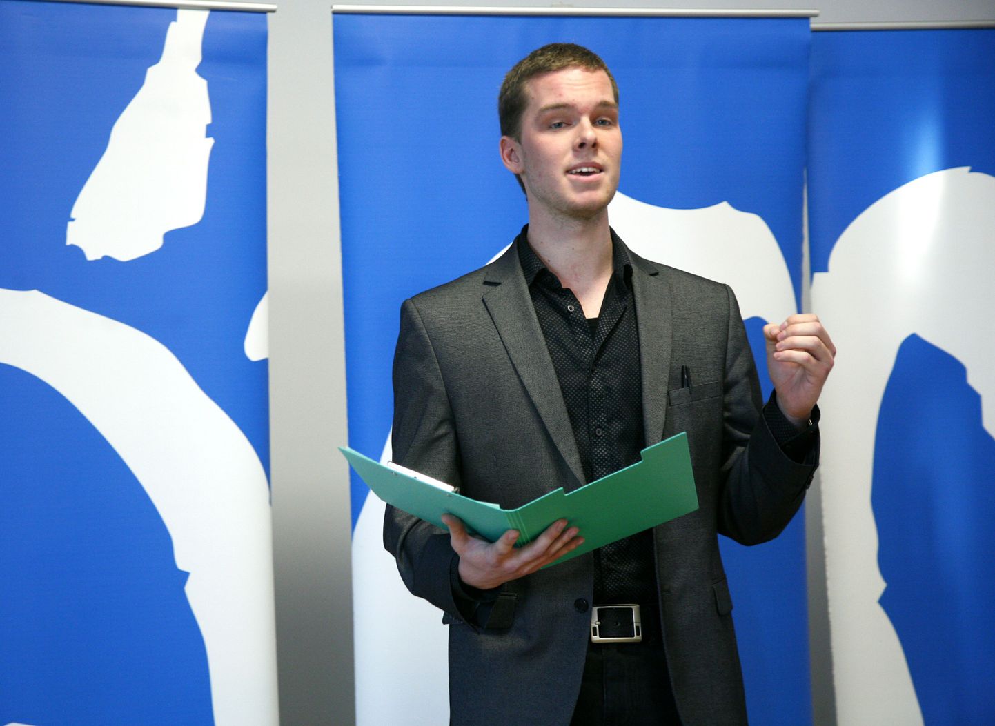 Mullu võitis Pärnu linna kõnevõistluse "Kuldsuu" gümnaasiumiastmes Karl Kontus ühisgümnaasiumist.