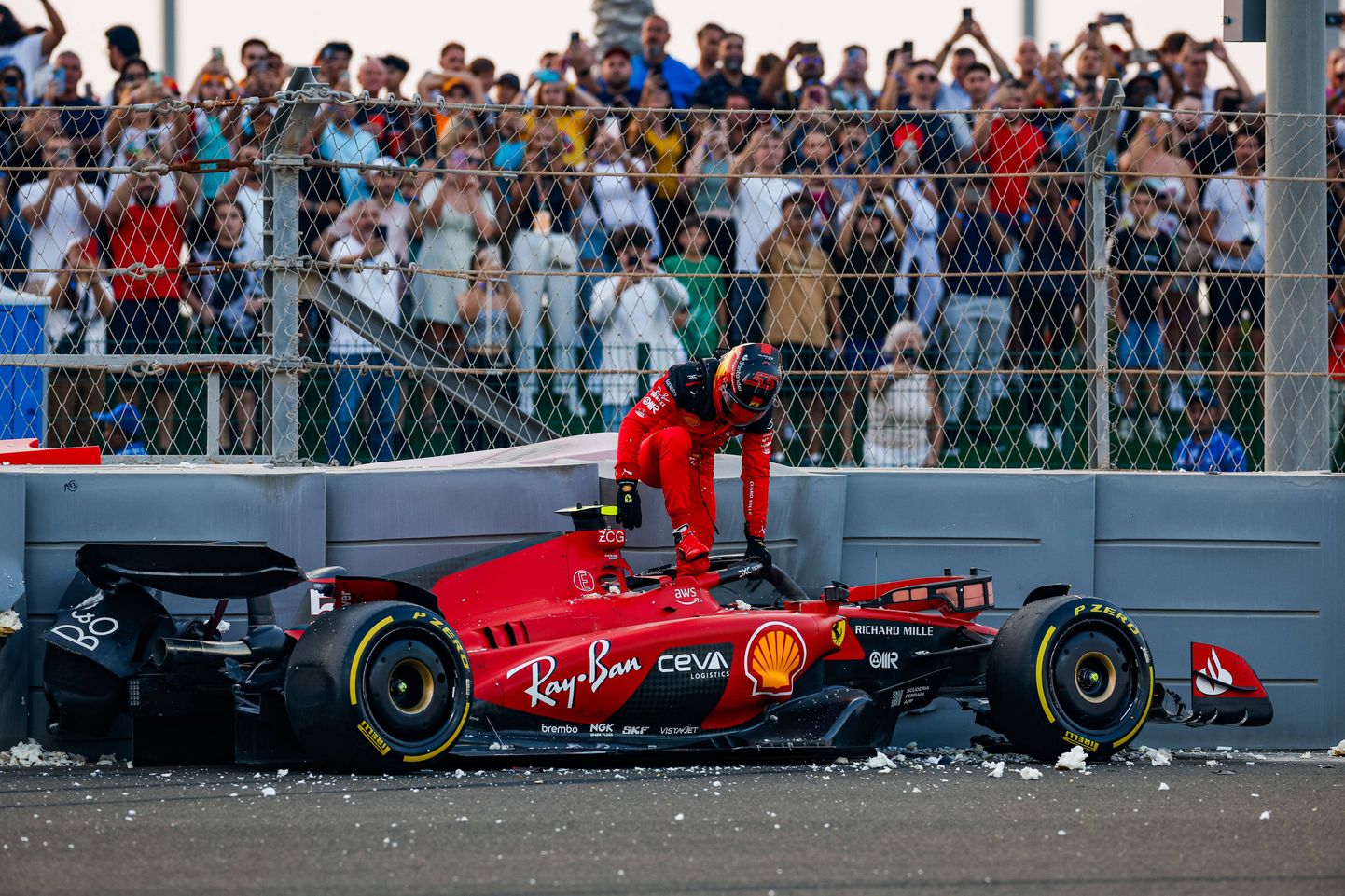 Ferrari jaoks oli väga kahetine päev. Charles Leclerc jäi konkurentidele püüdmatuks, Carlos Sainz lõhkus auto.