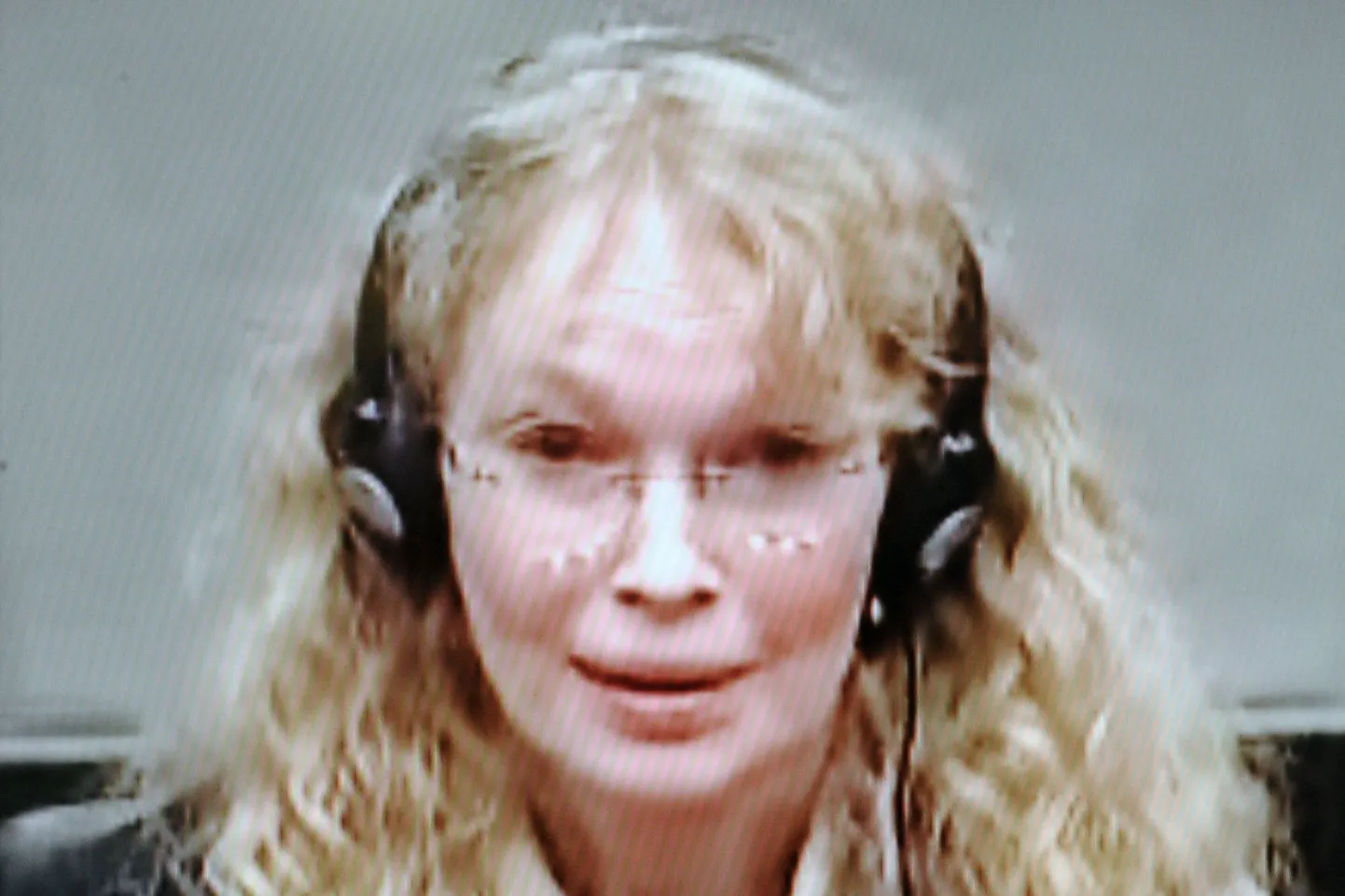 Näitlejanna Mia Farrow täna Haagi kohtus.