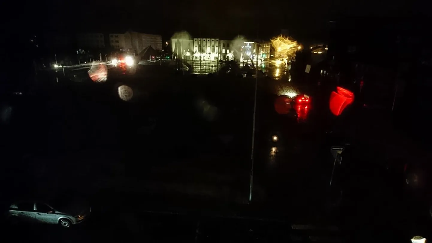 Selline vaatepilt avaneb Virumaa Teataja toimetuse aknast pimeduses Rakverele.