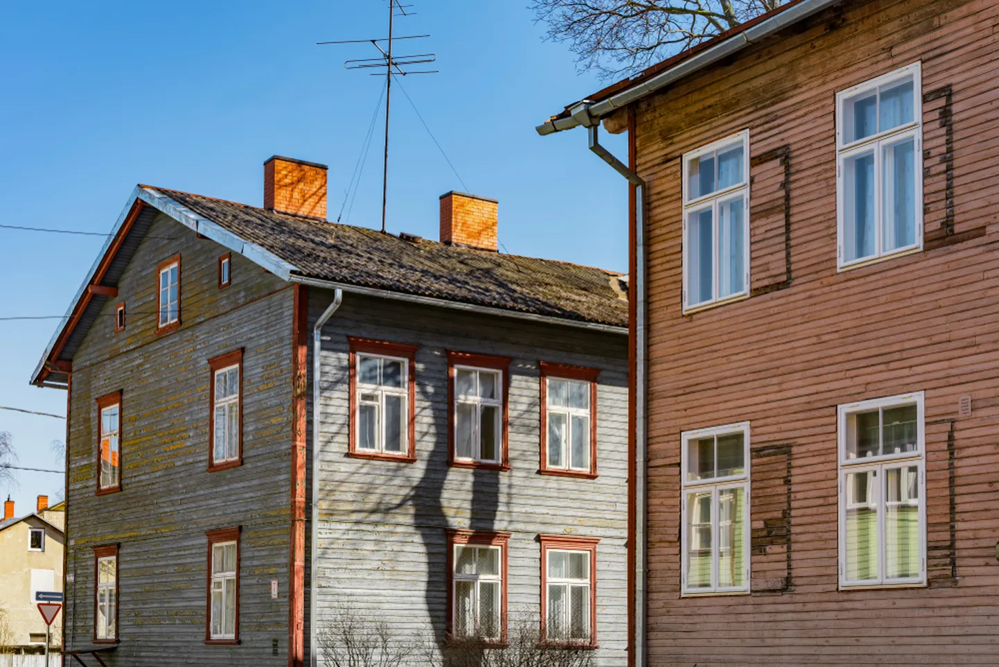Tehingute arv kukkus aprillikuus kolinal.