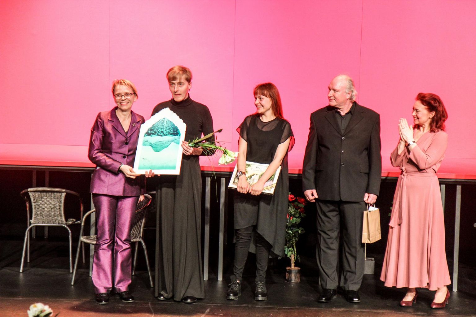 Aarne Soro sai auhinna kätte esmaspäeva õhtul Tartu Sadamateatris.