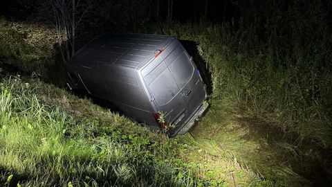 Tallinna-Tartu maanteel sõitis auto kraavi
