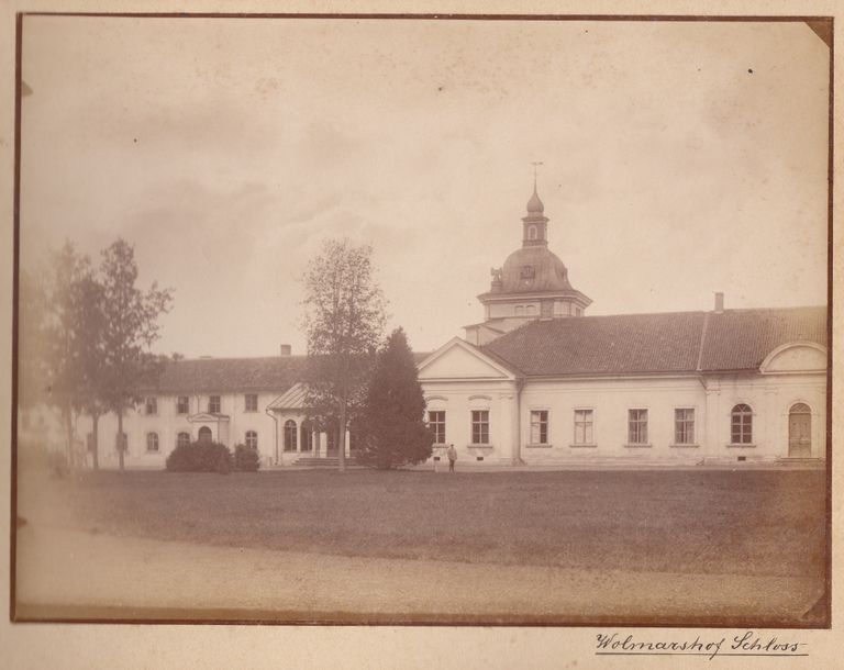 Valmiermuižas vēsturiskais foto - Valmiermuižas pils. Heinriha Karla Treija foto. 19. gs. 90. gadi.
