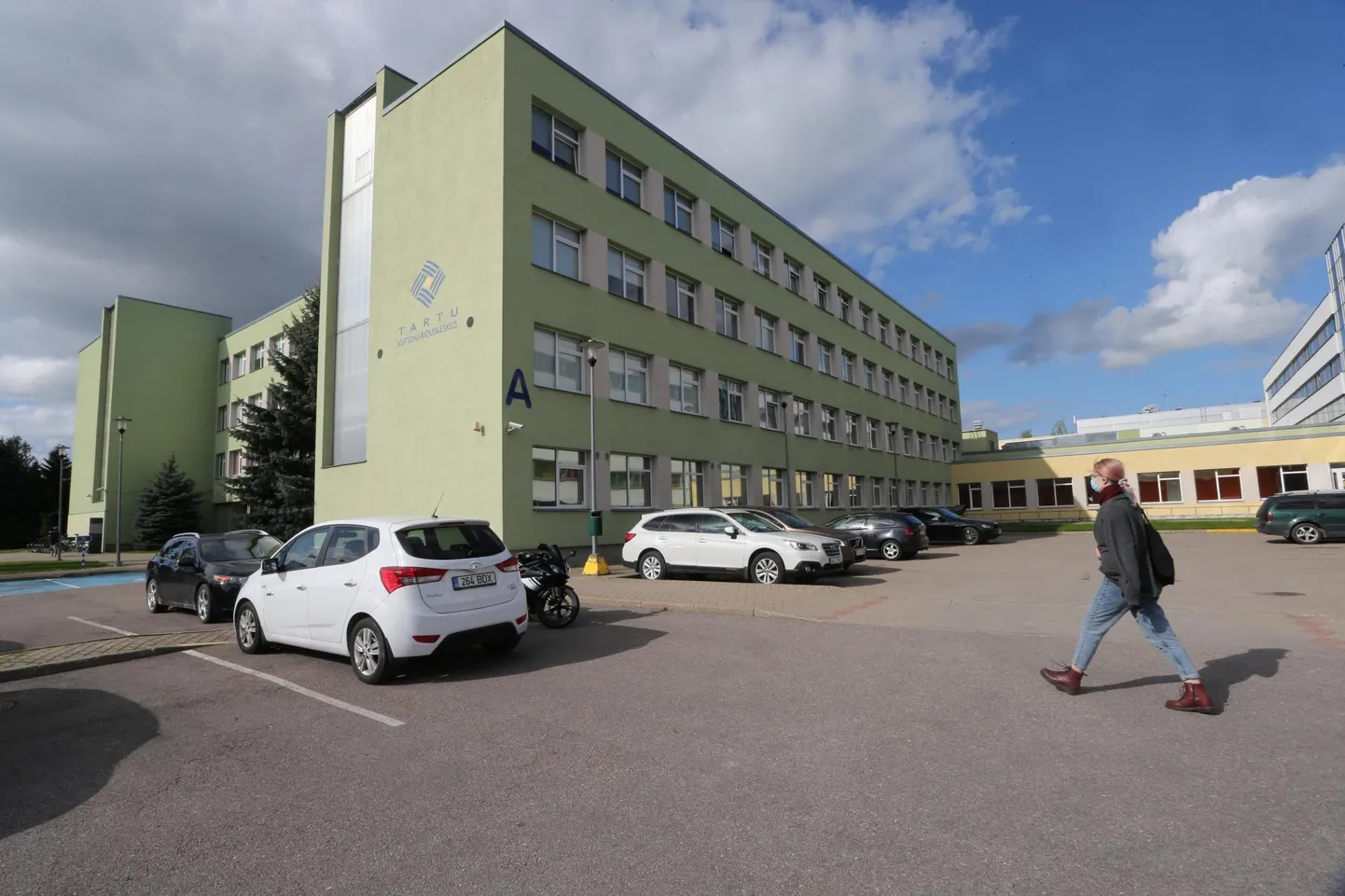 Kuigi linnavalitsus ostab sisse üksnes roheenergiat, tahab linn suurendada taastuvenergia kohapeal tootmist. Üks selleks sobiv koht on kutsehariduskeskuse Kopli tänava õppehoone.