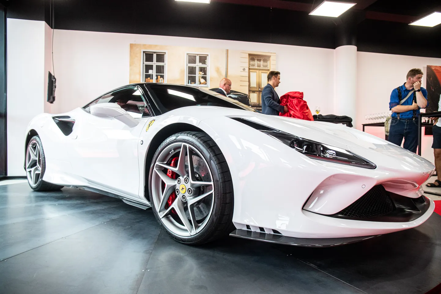 Ferrari. Pilt on illustratiivne.