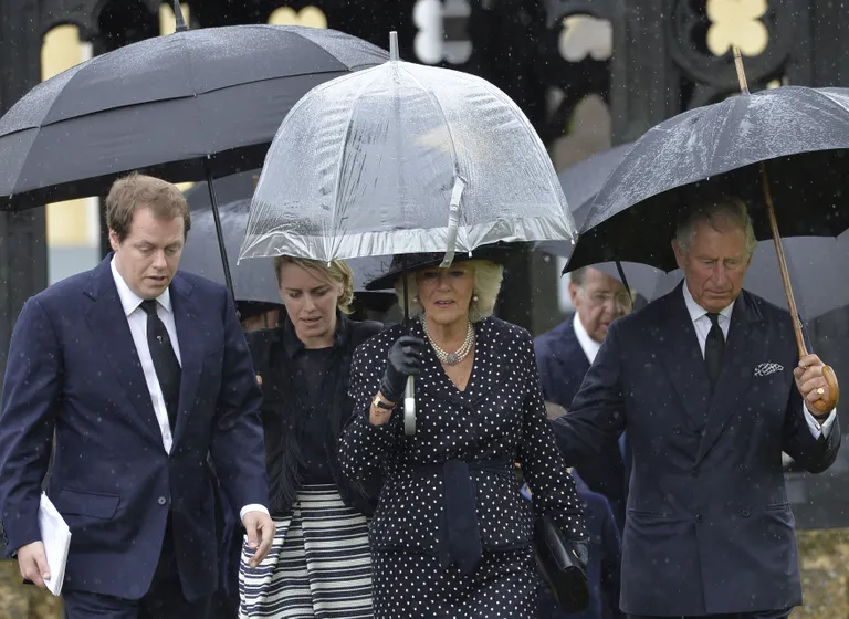 Tom Parker Bowles, Laura Lopes, hertsoginna Camilla Parker Bowles ja prints Charles