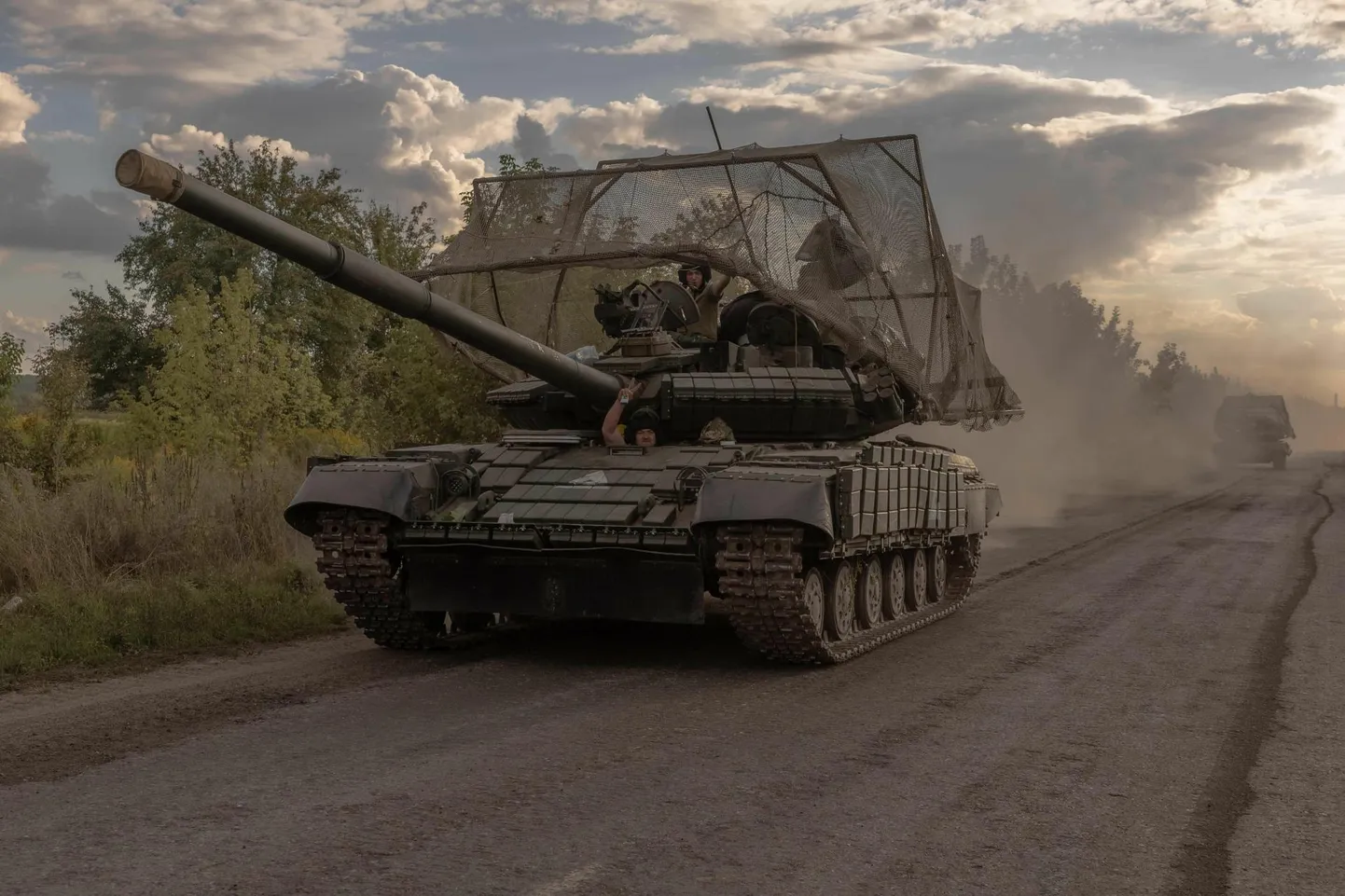 Ukraina sõjaväelased T-64 tankil Venemaaga piirnevas Sumõ oblastis.