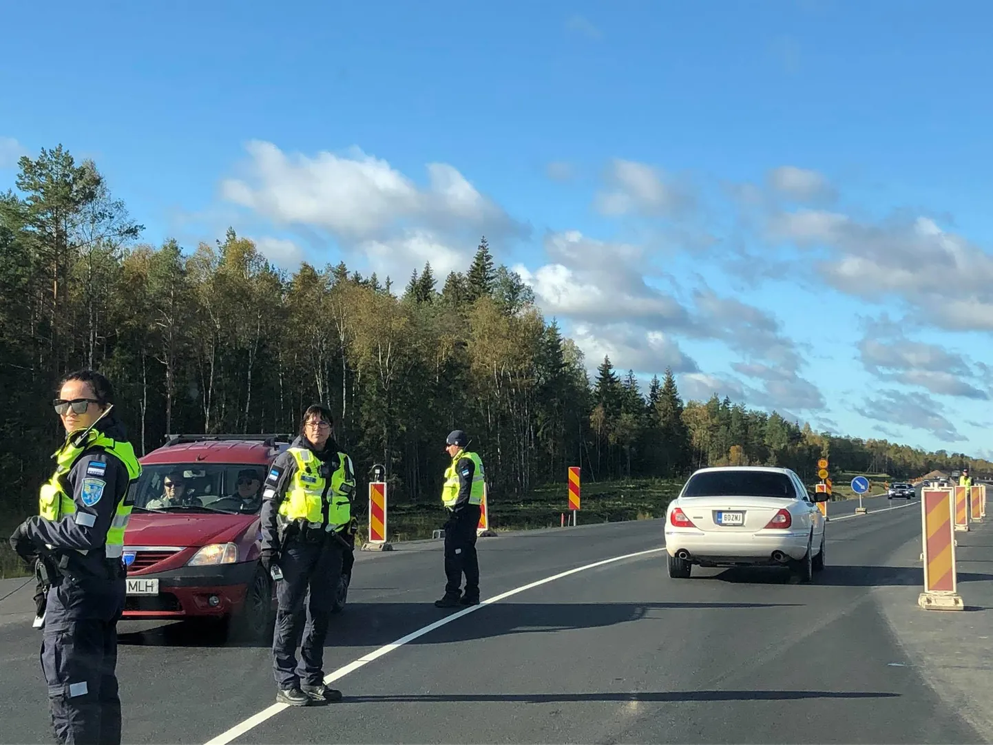 Puhutamine Tallinna-tartu maanteel.