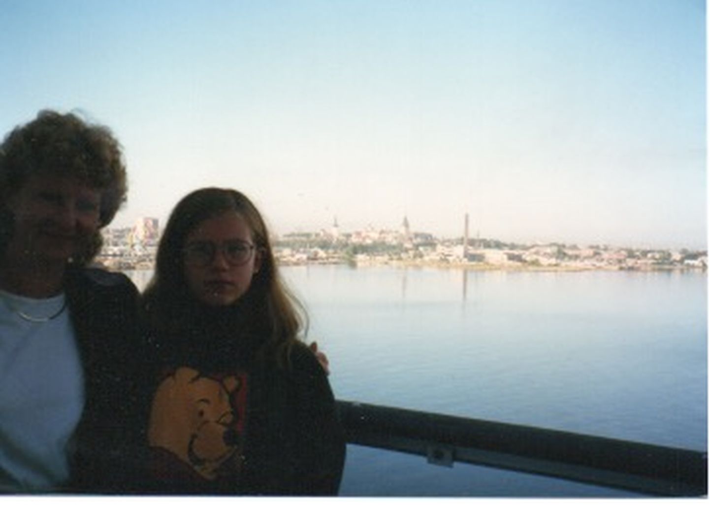 Marika koos oma ema Tiinaga teel Tallinnasse.