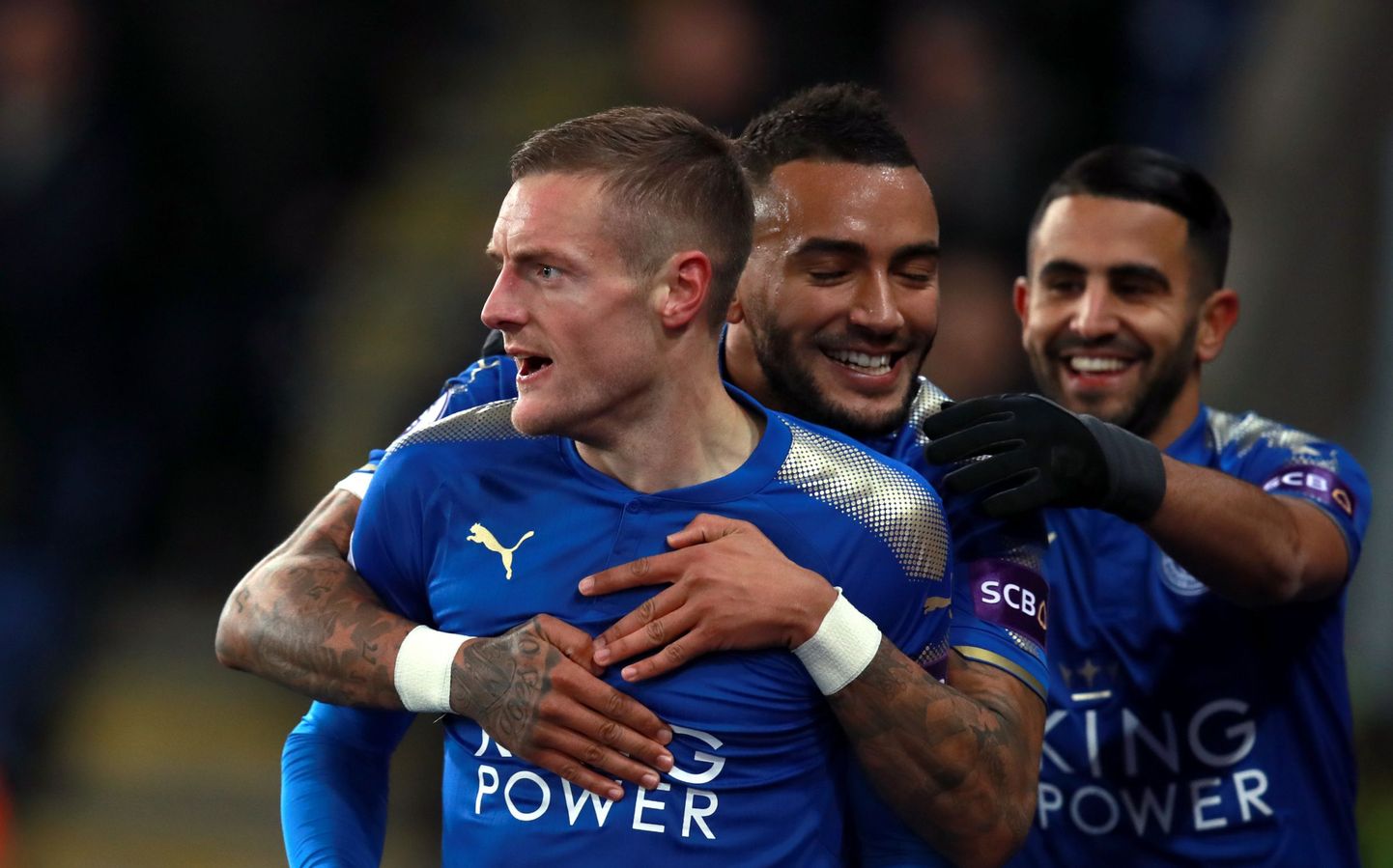 Leicester City mängijad juhtväravat tähistamas.