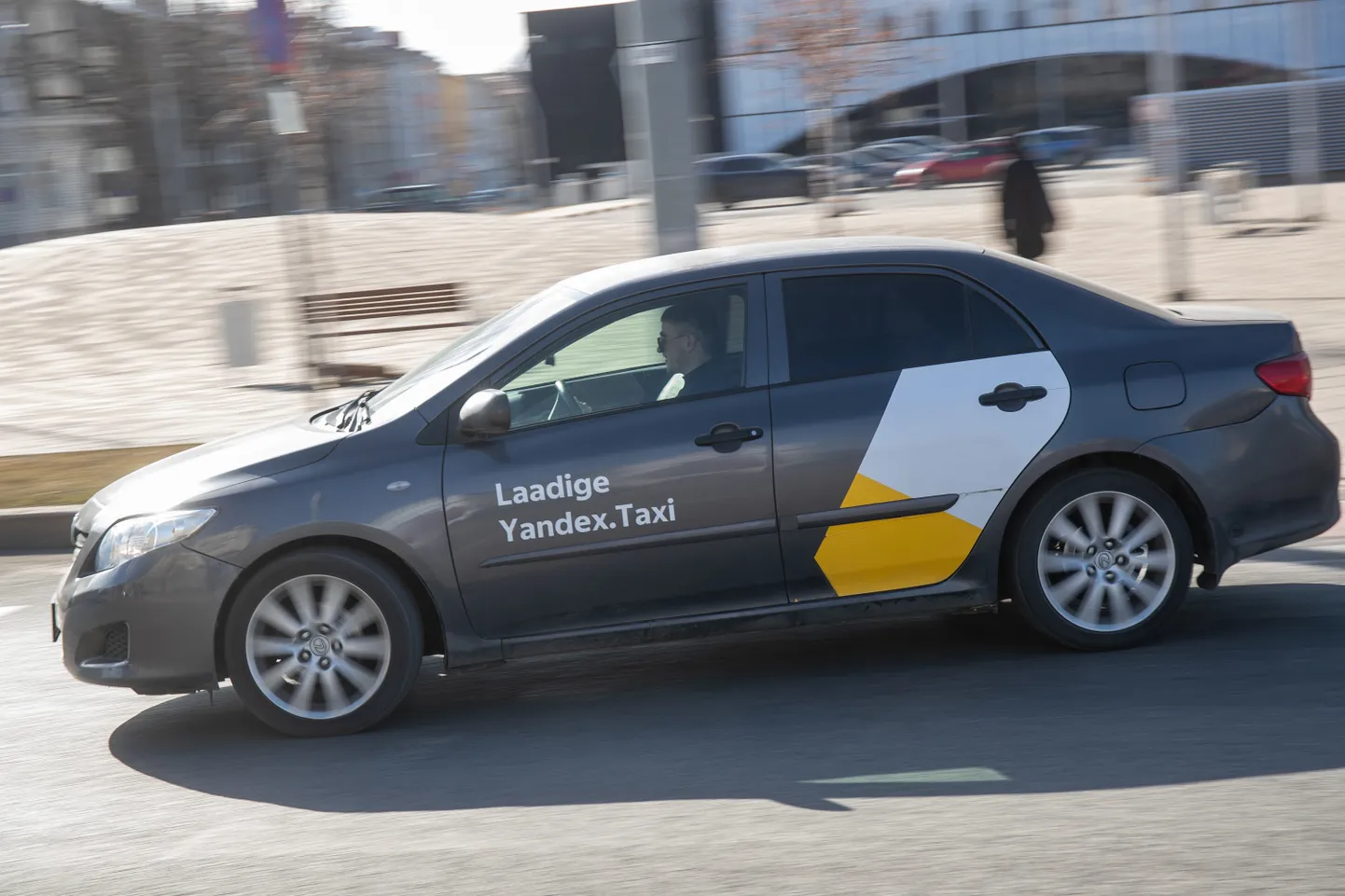Акция протеста водителей Yandex в Таллинне.