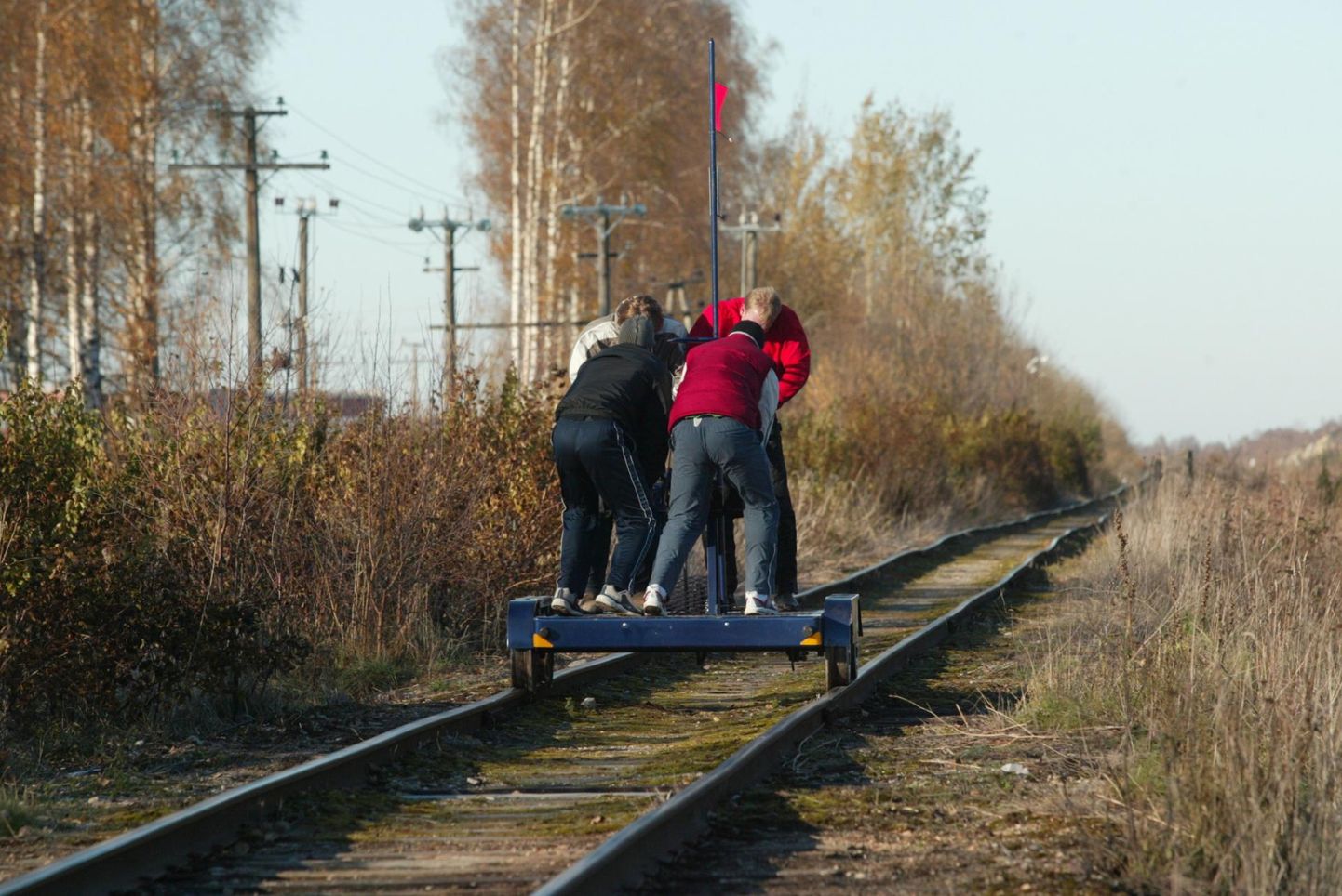 Tallinna–Pärnu rongiliini hingusele mineku puhul võetakse laupäeval ette käsidresiinimatk Tootsist Pärnusse.