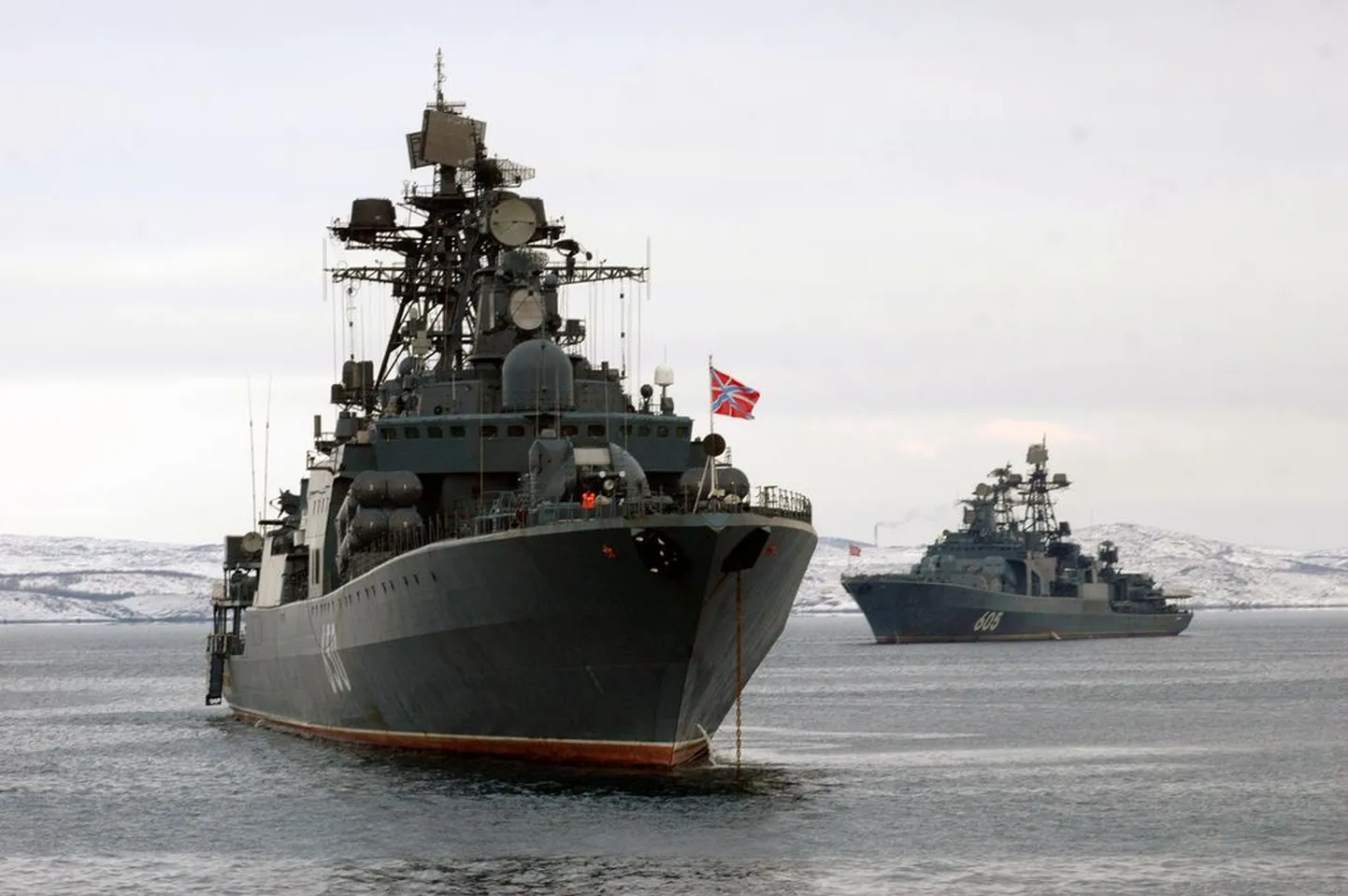 Vene sõjalaevastiku koosseisu kuuluvad Admiral Tabanenko (ees) ja Admiral Levtenko.