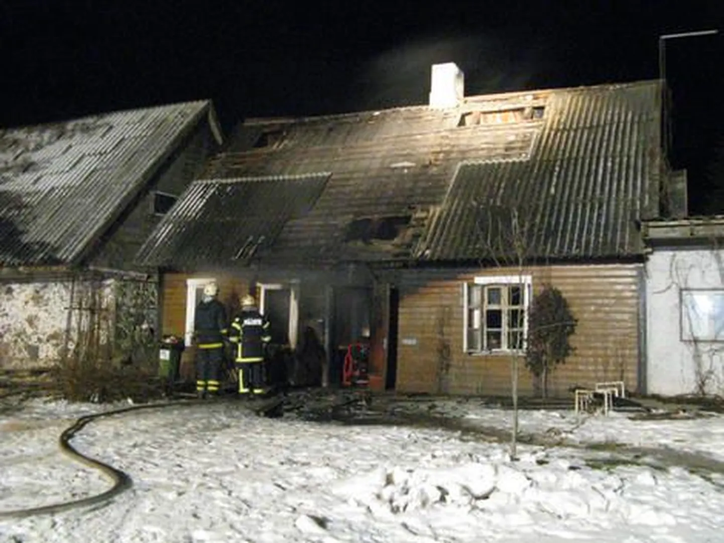 Ehkki Jämejala haiglakompleksi külje all asuv elamu jäi püsti, hävis see seest peaaegu täielikult.