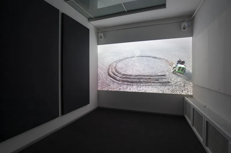 Silja Saarepuu ja Villu Plink, video «O», 2014. Karel Koplimets / Tallinna Kunstihoone