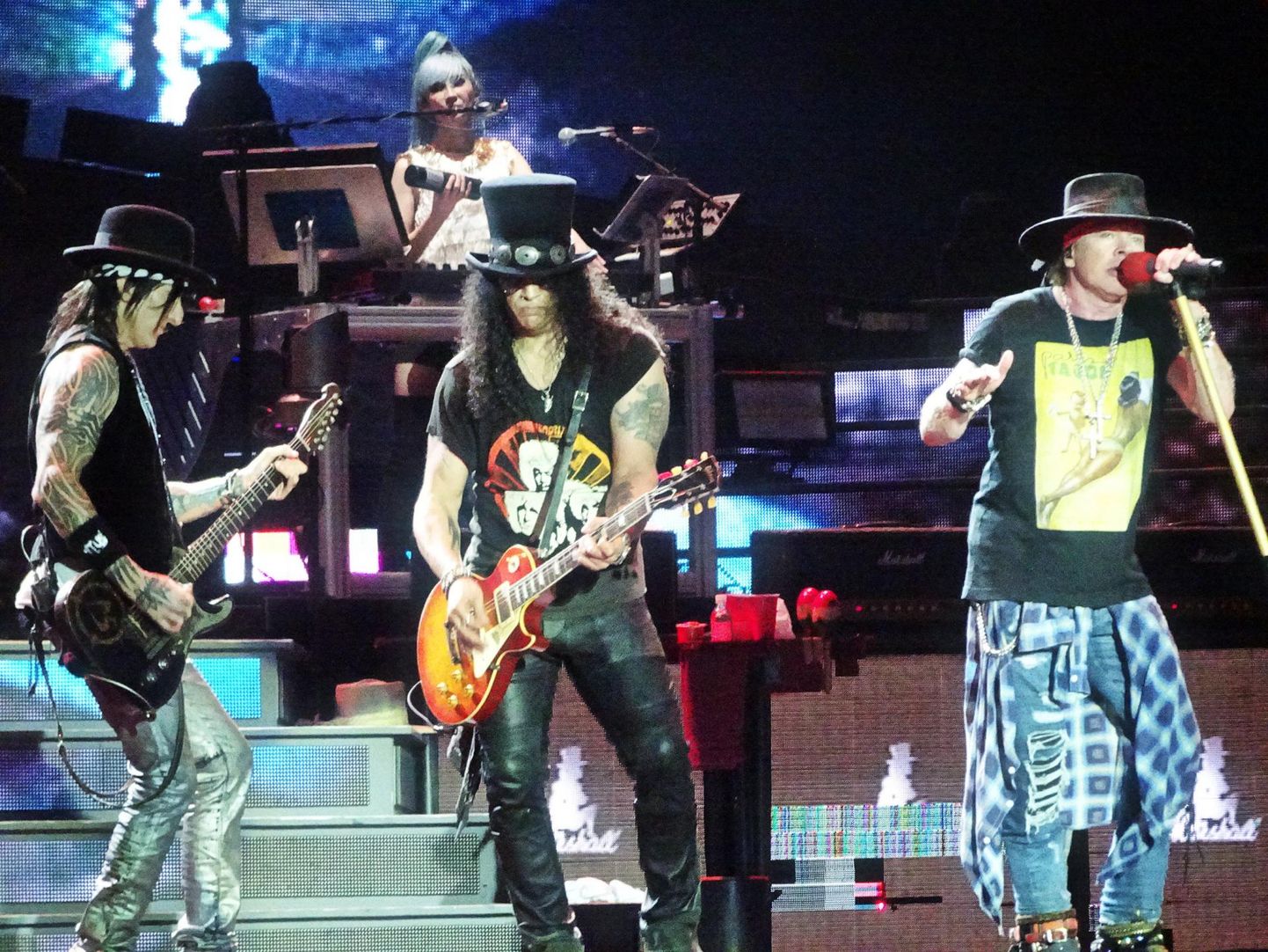 Guns N’ Roses Tallinna laulukaare all. Kolm tundi ja 15 minutit. Kokku 32 pala, kamaluga hitte, kavereid ja vähemtuntud lugusid sekka.