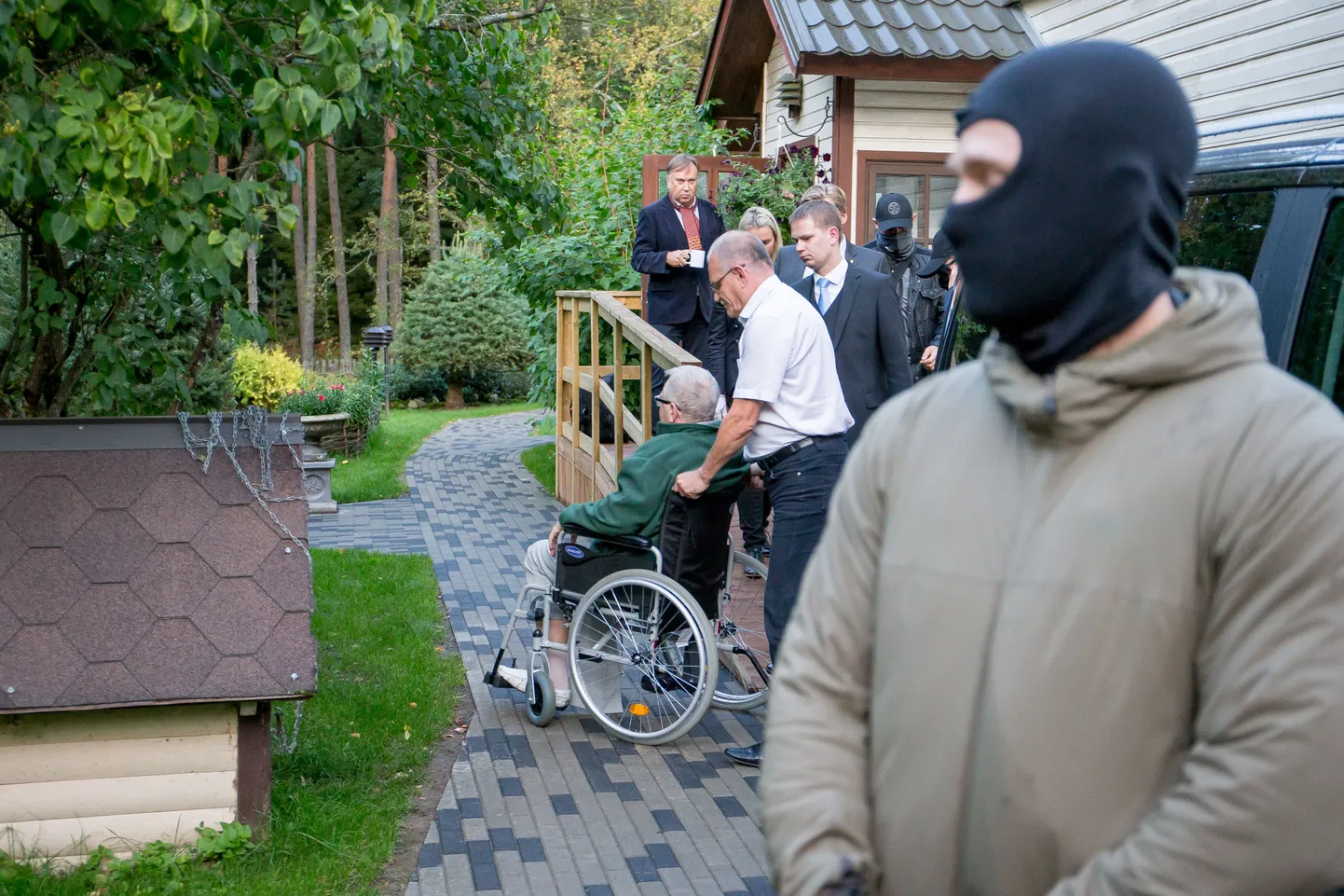 Mullu 22. sepembril sai avalikuks, et Tallinna linnapeale Edgar Savisaarele esitati kuriteokahtlustus. Samal päeval toimus Hundisilma talus läbiotsimine.