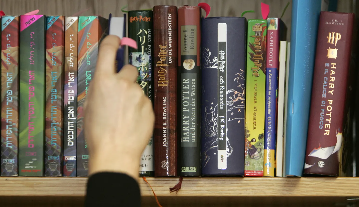 Erinevad «Harry Potter ja tarkade kivi» väljaanded.