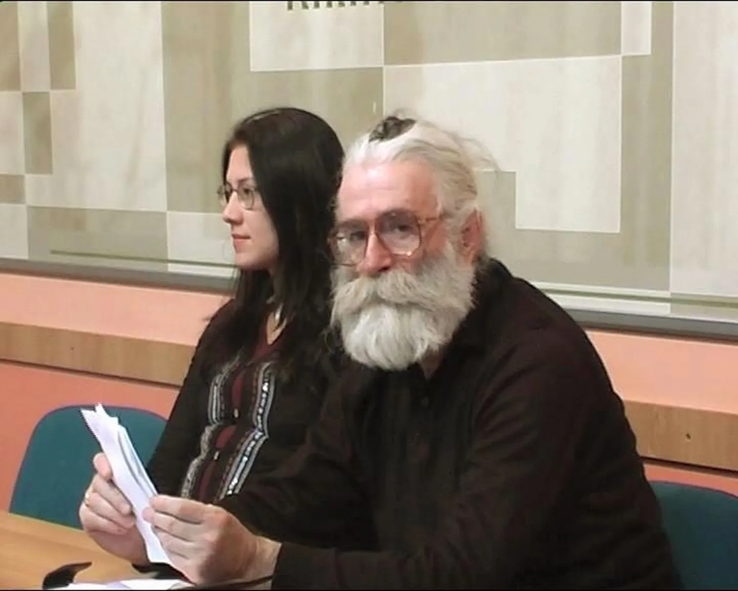 Radovan Karadžić koos Mila nimelise naisega