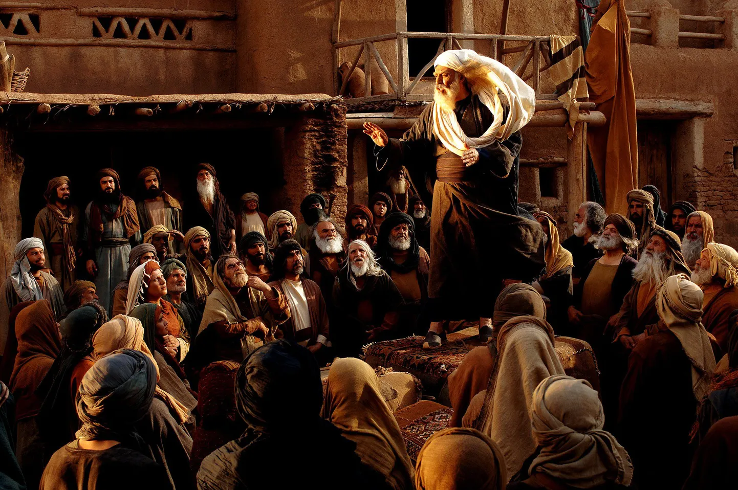 Film annab eelkõige sõna pigem Muhamedi ümbritsenud isikutele, näiteks ta vanaisale Abdul-Muttalibole, keda kehastab näitleja Ali Reza Shoja Nouri.