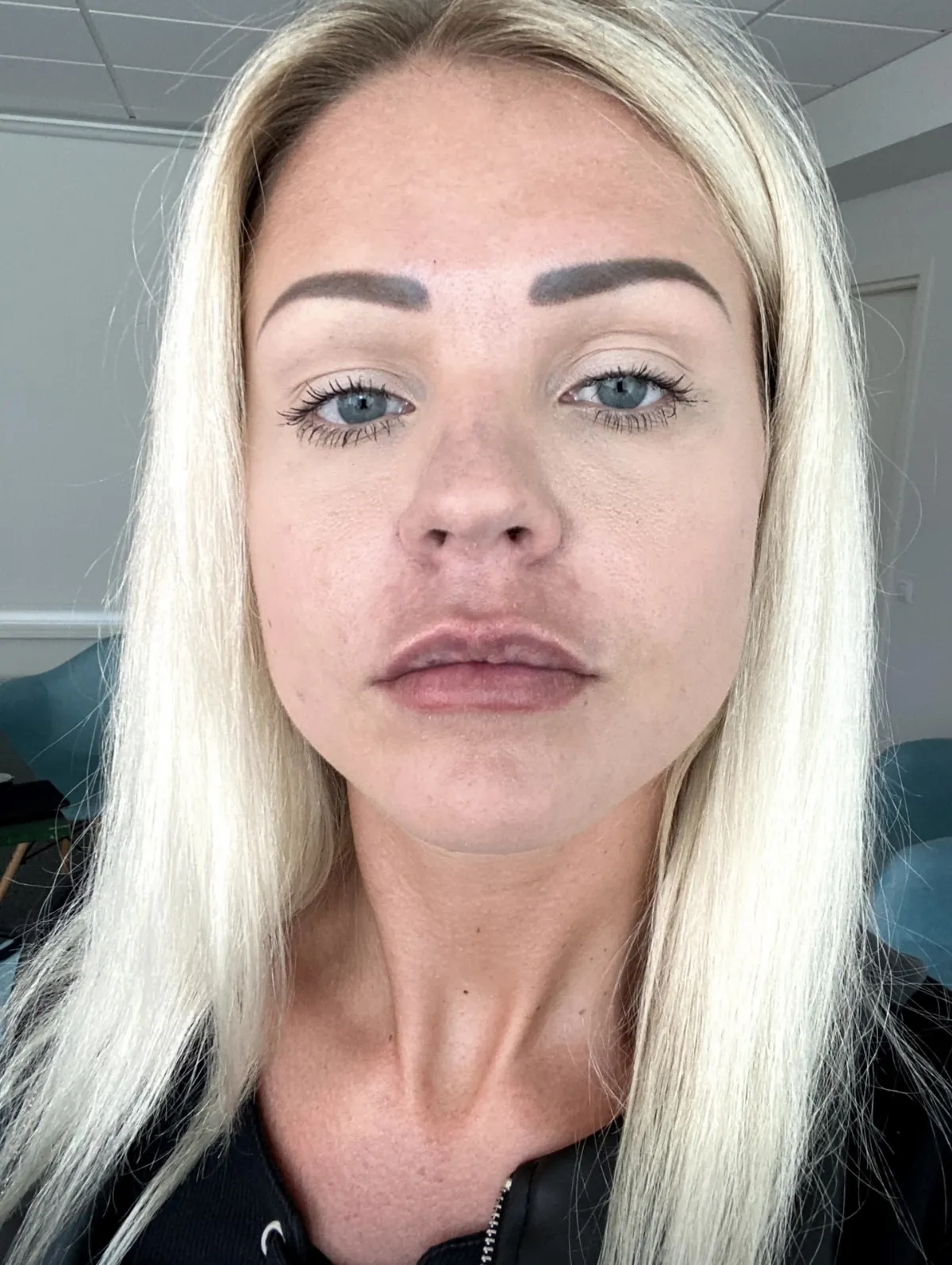 Marlee vaatas ehmatusega, kuidas nägu läks tasapisi lillaks.