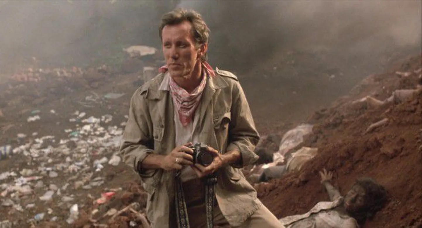 James Woods filmis Salvador