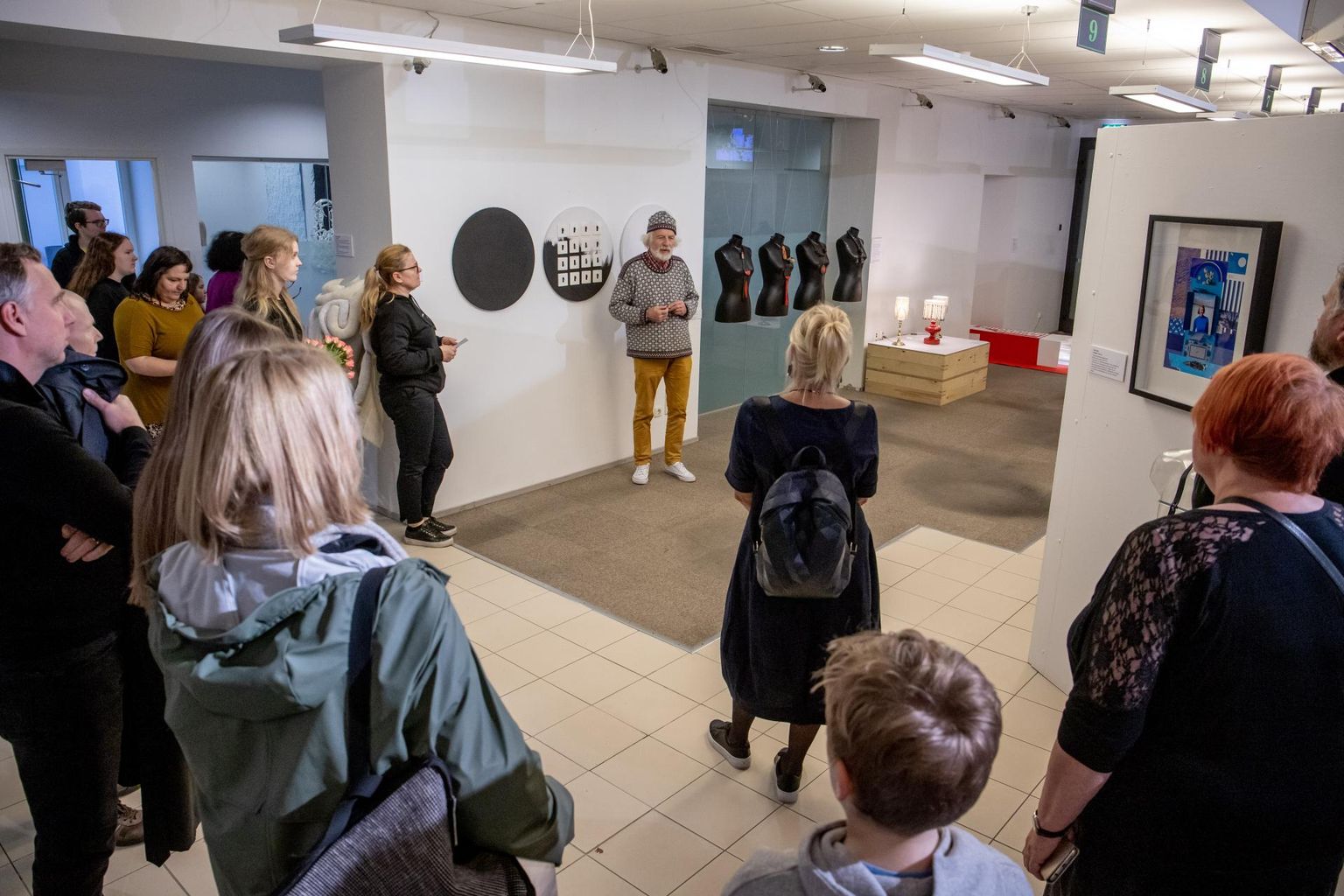 Praegu teeb Pärnu uue kunsti muuseum näitusi ka maja esimesel korrusel.