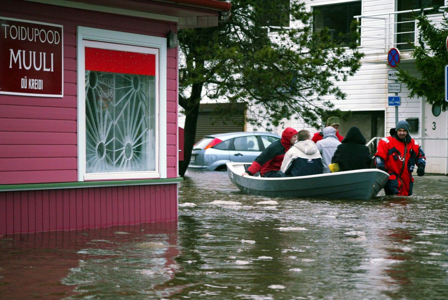 Orkaani mõõdu välja andnud 2005. aasta jaanuaritormi tõttu kandis materiaalset kahju hinnanguliselt üle 5000 inimese suvepealinnas ja tuhatkond elanikku maakonnas.