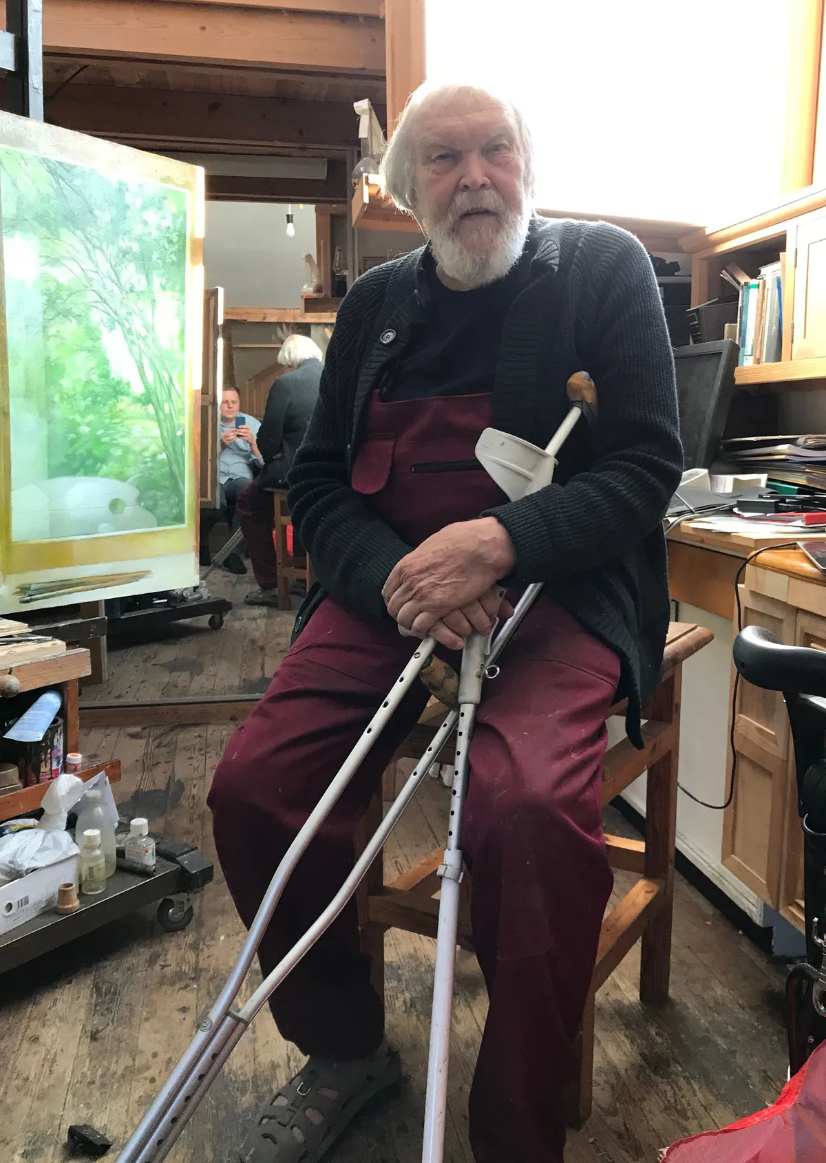 Kārlis Dobrājs savā darbnīcā Baznīcas ielā
