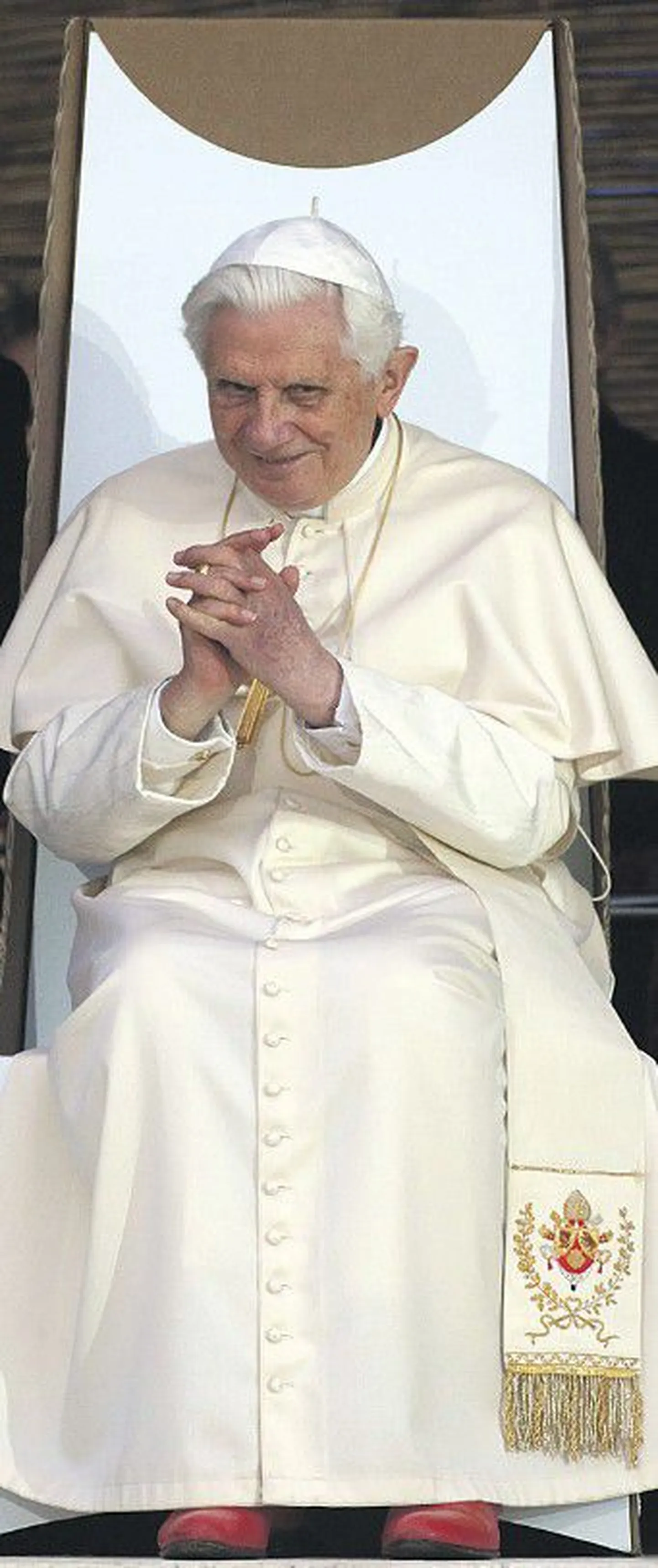Папа Римский Бенедикт XVI: вот ужо валенки-то поношу...