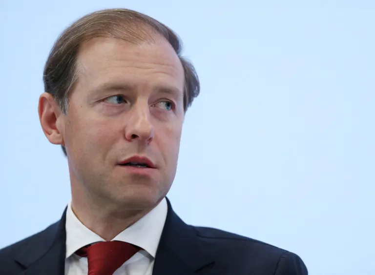 Vene asepeaminister ning tööstus- ja kaubandusminister Deniss Manturov 4. juunil 2021 Peterburis rahvusvahelisel majandusfoorumil