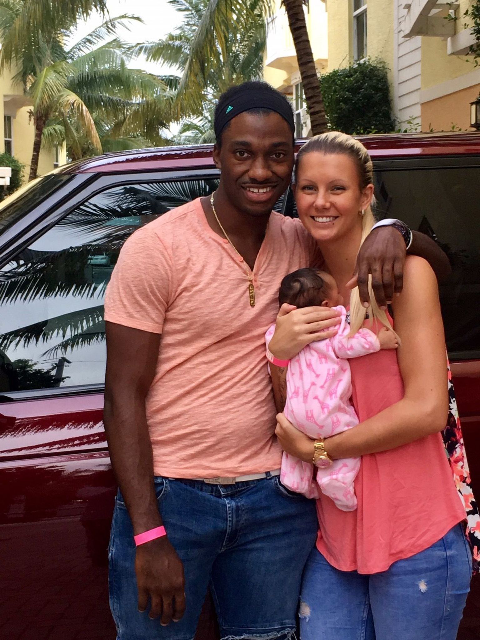 Grete Šadeiko koos ameerika jalgpallurist kihlatu Robert Griffin III ja nende kahekuuse tütre Gloriaga koduses Floridas enne orkaani Irma saabumist.