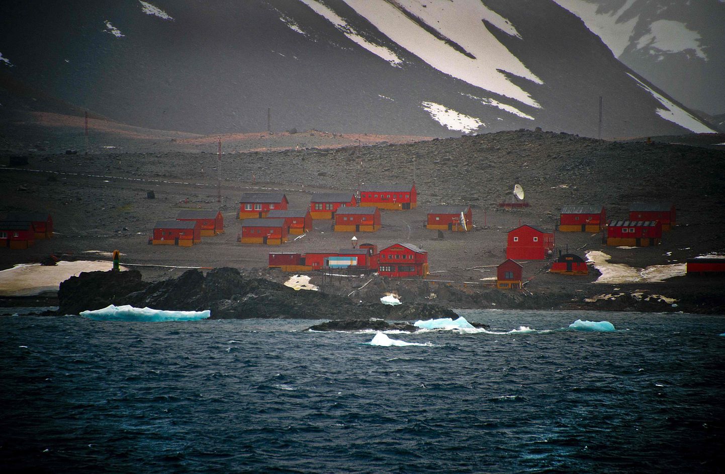 Vaade La Esperanza baasile Antarktikas.