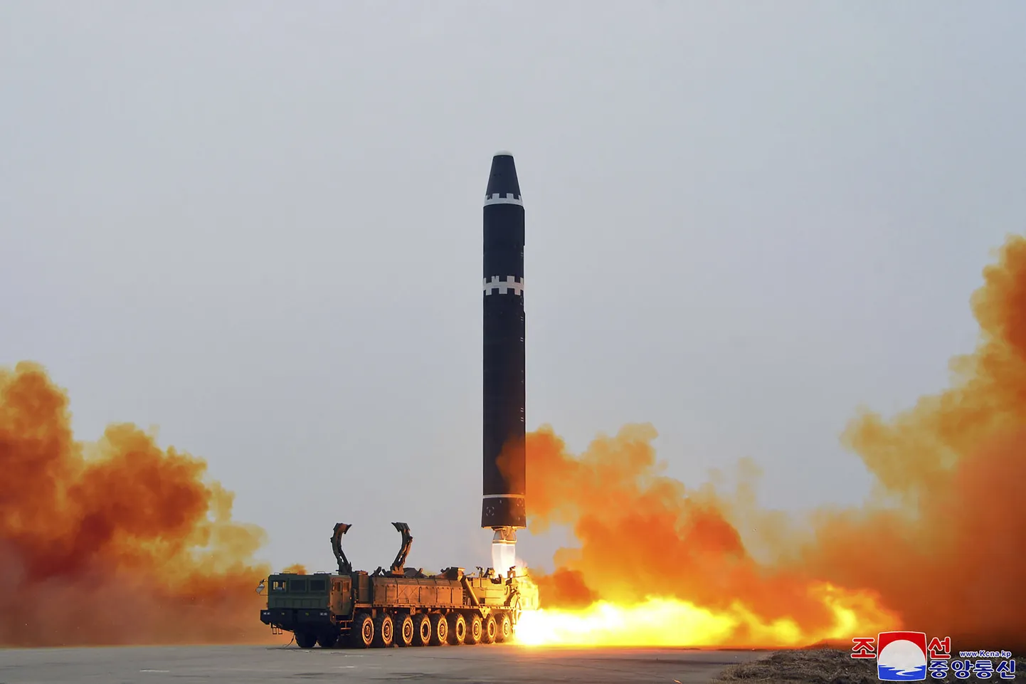 Mandritevahelise ballistilise raketi Hwasong-15 katsetus.