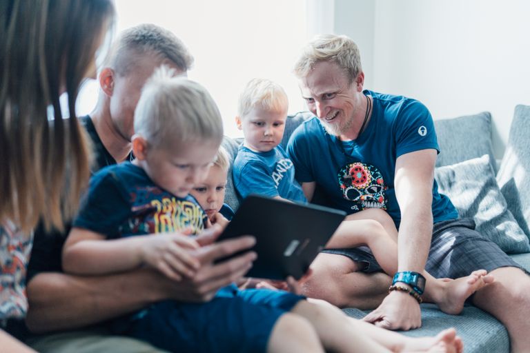 По данным Минобразования, 70% эстонских учащихся ответили, что за время дистанционного обучения они освоили и стали применять новые методы обучения и способы общения.